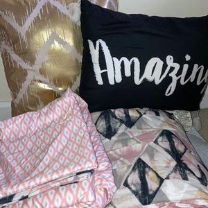 Twin/ twin XL bedding with pillows and sheet set